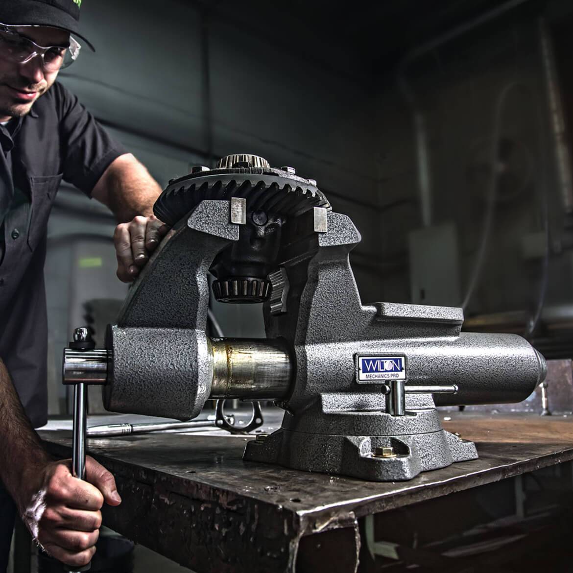 Étau d'atelier professionnel avec base pivotante à 360 degrés de 4 1/2 po
